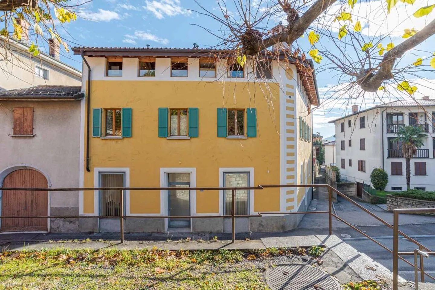 MORBIO INFERIORE – BOUTIQUE BUREAU FACE À LA ROUTE - Photo 3 sur 7