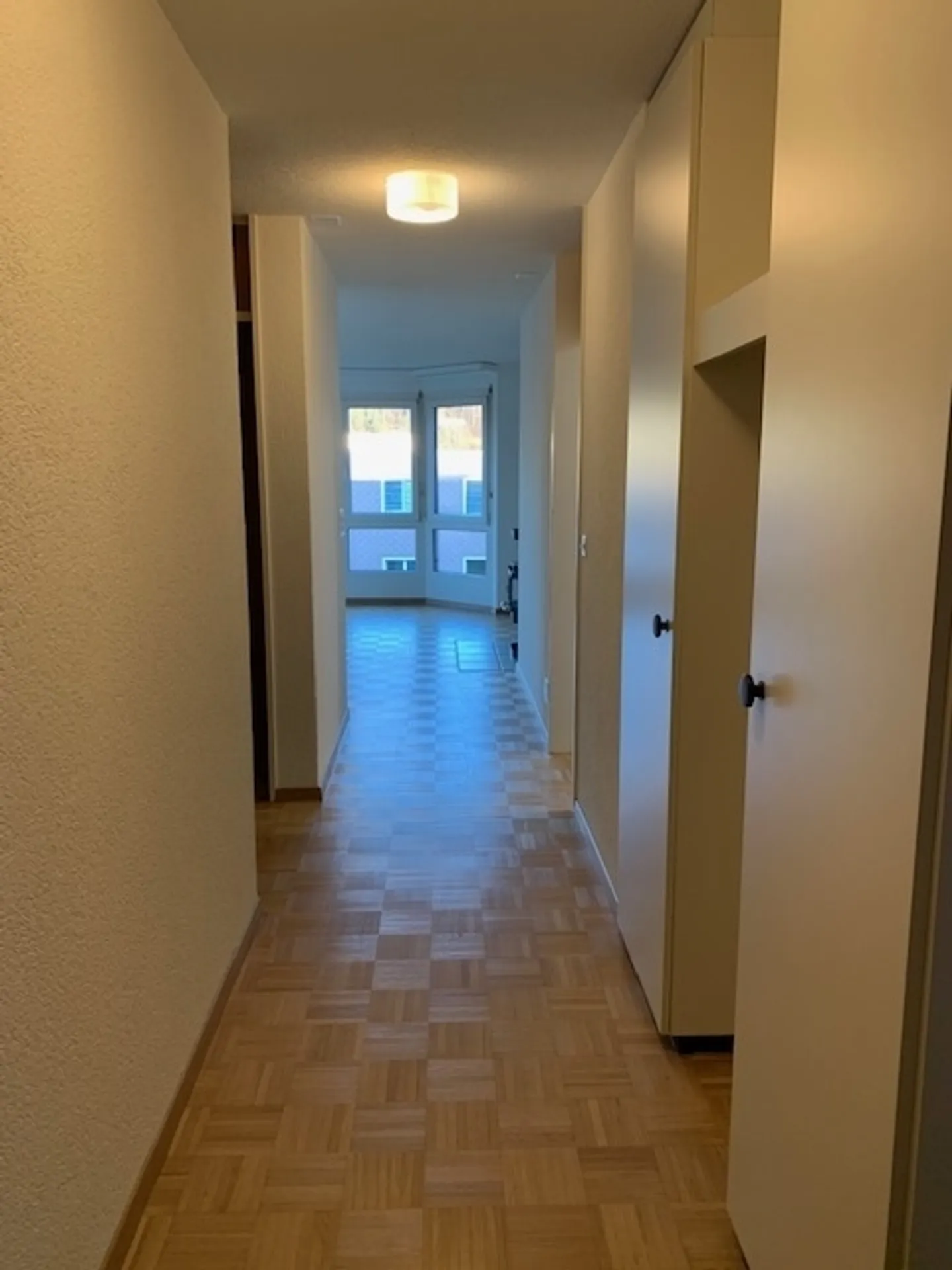 Appartamento giardino 4,5 locali in posizione tranquilla a Bubendorf - Foto 2 di 11