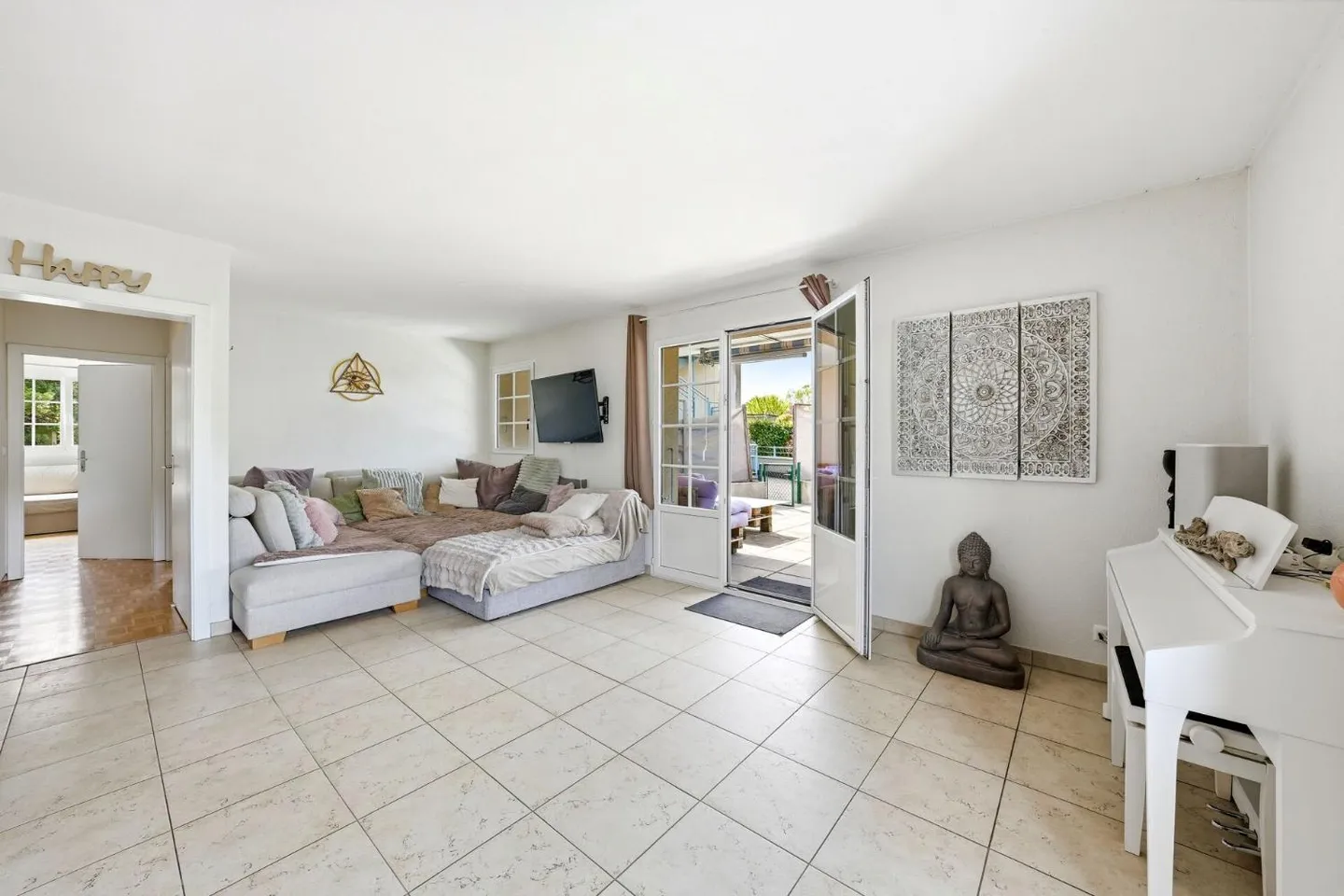 Spacious Apartment with Garden - Photo 6 of 13