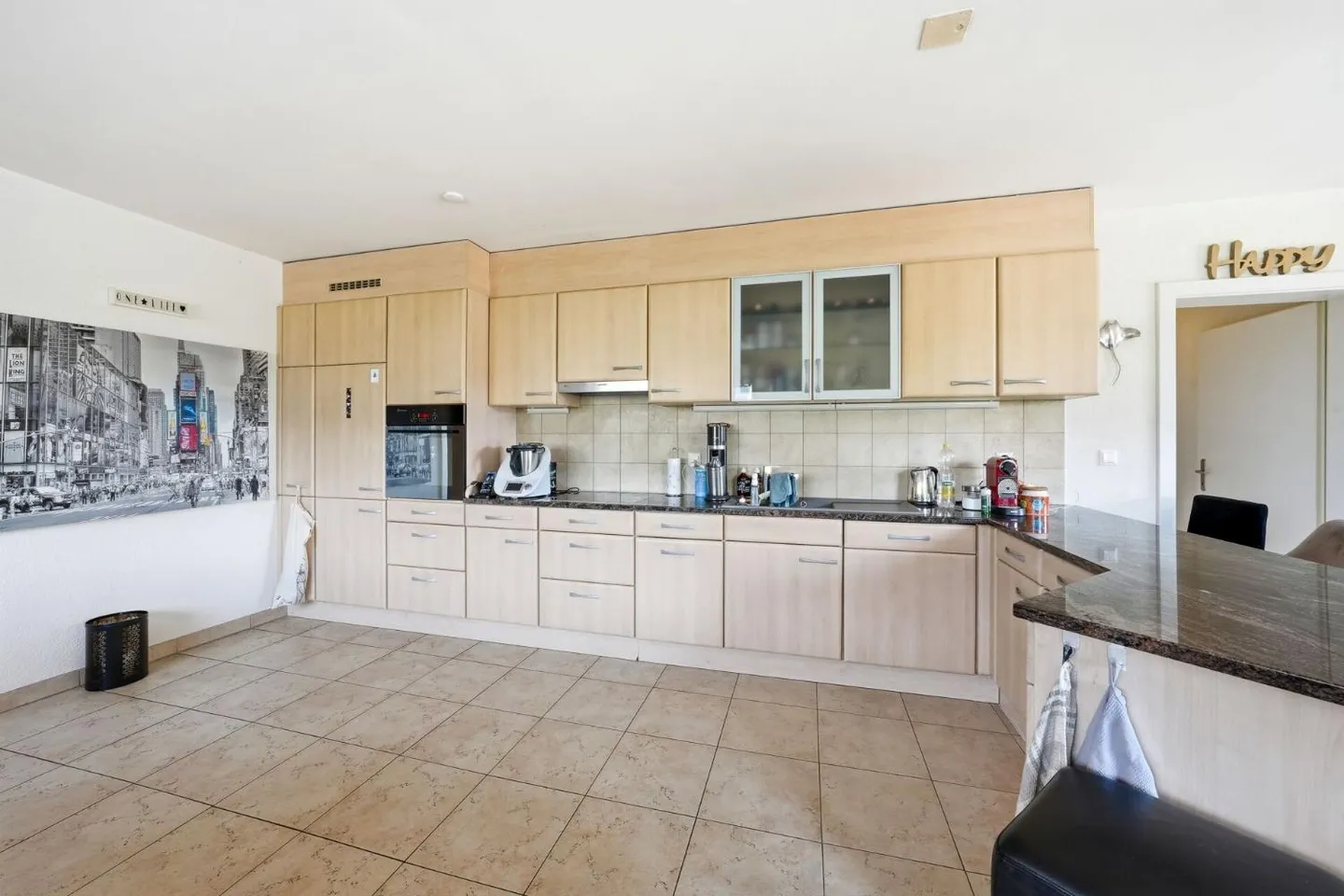 Spacious Apartment with Garden - Photo 8 of 13