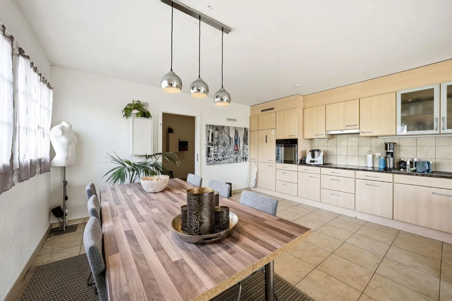 Spacious Apartment with Garden - Photo 9 of 13