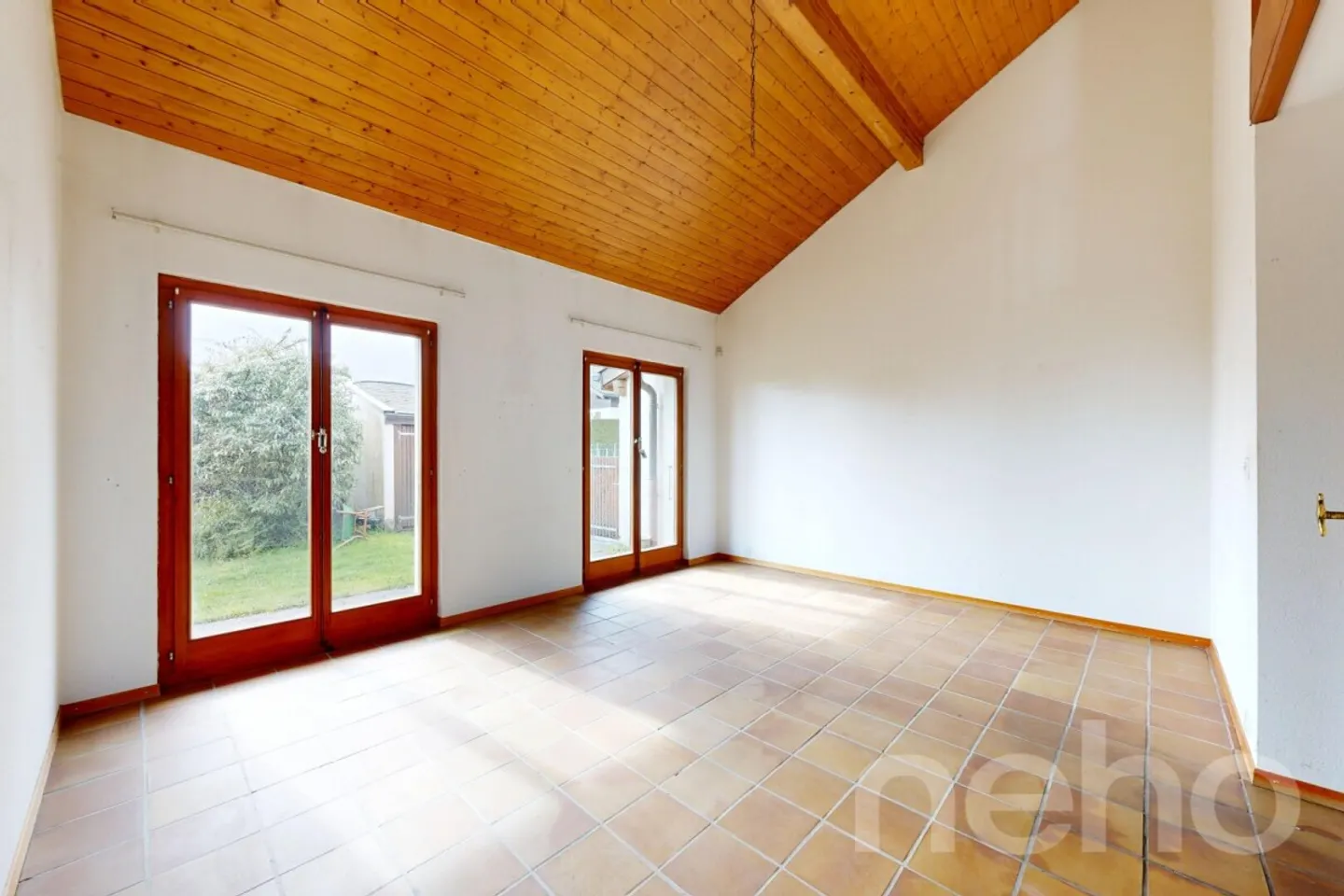 Architect-designed villa with potential on 1,298 m² - Photo 4 of 12