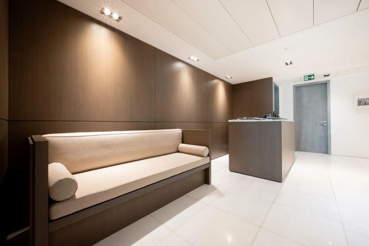 Prestigious office with lake view inside Palazzo Mantegazza - Photo 2 of 15