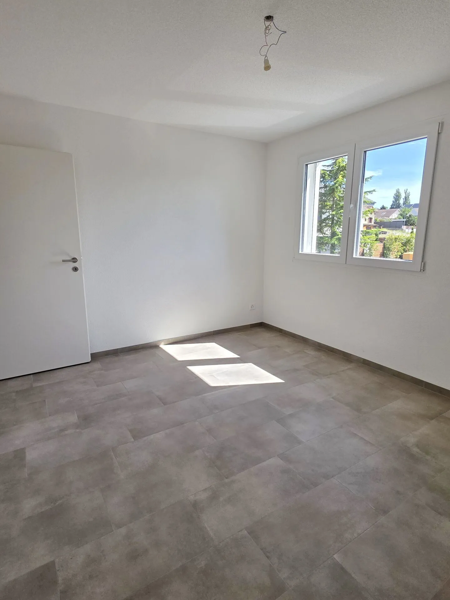 4.5-room apartment with large balcony in Chabrey - Photo 7 of 10