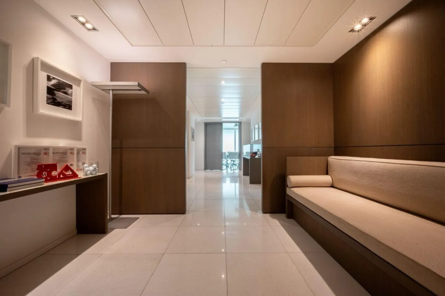 Prestigious office with lake view inside Palazzo Mantegazza - Photo 3 of 15