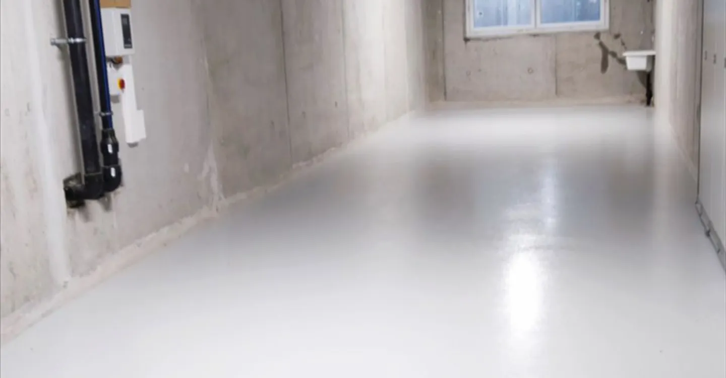 Mixed-use building for rent - Photo 1 of 3