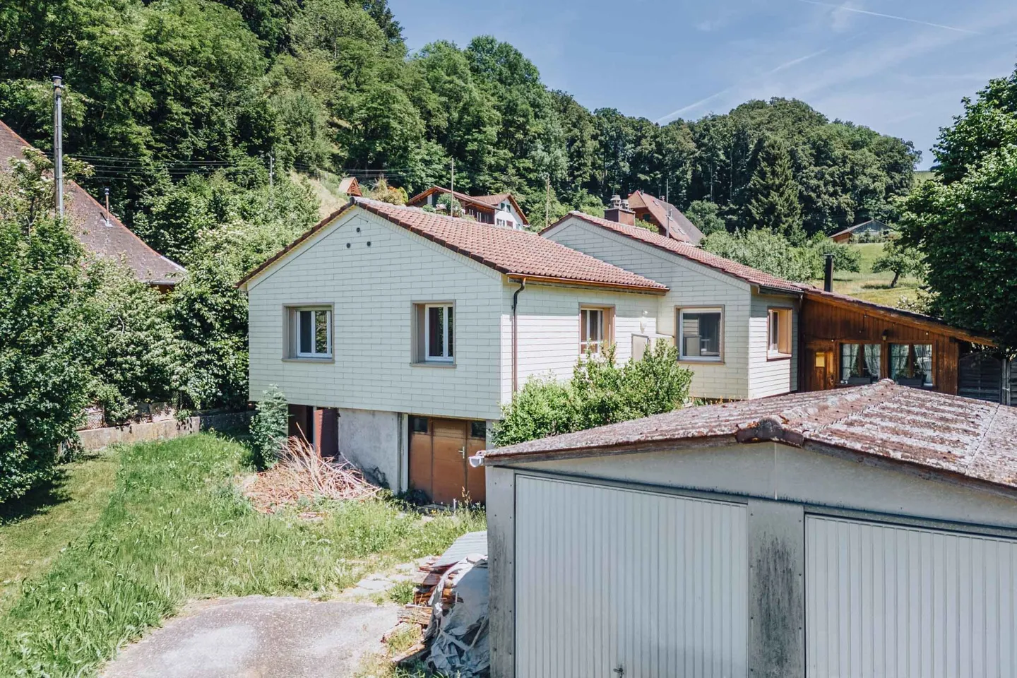 Charming single-family house with garden and lots of potential in Melchnau - Photo 3 of 17
