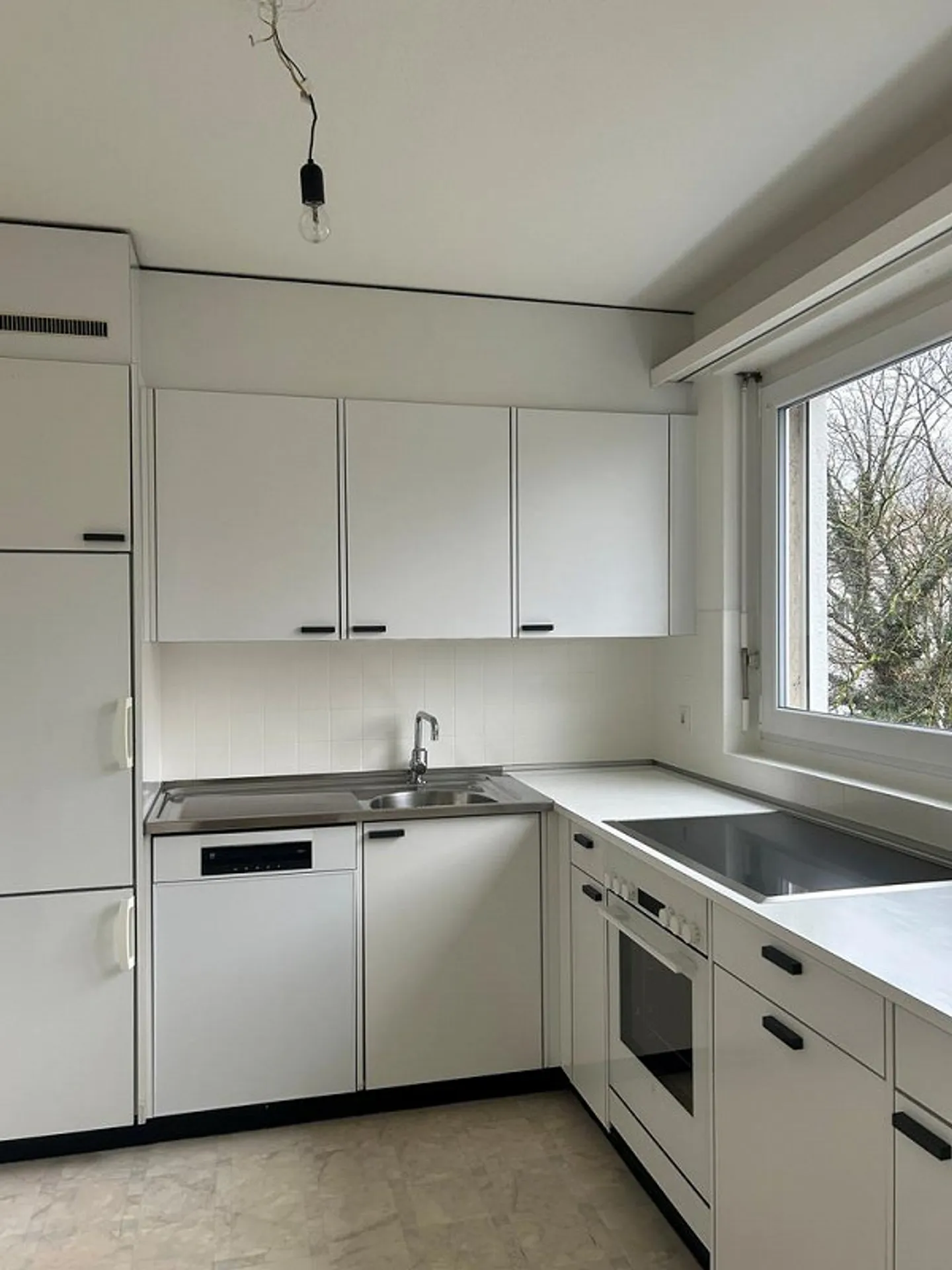 Cozy 3.5 room apartment with balcony! - Photo 2 of 5