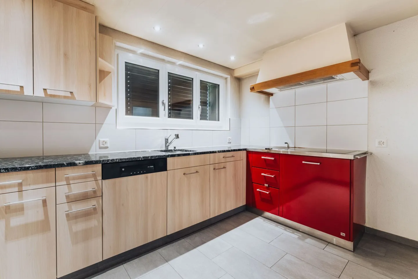 Charming single-family house with garden and lots of potential in Melchnau - Photo 7 of 17
