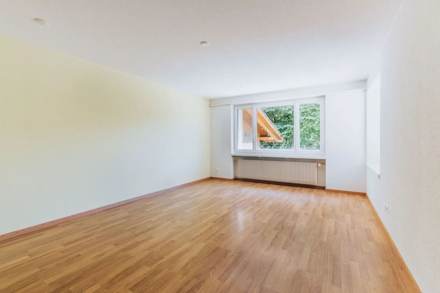 Charming single-family house with garden and lots of potential in Melchnau - Photo 8 of 17
