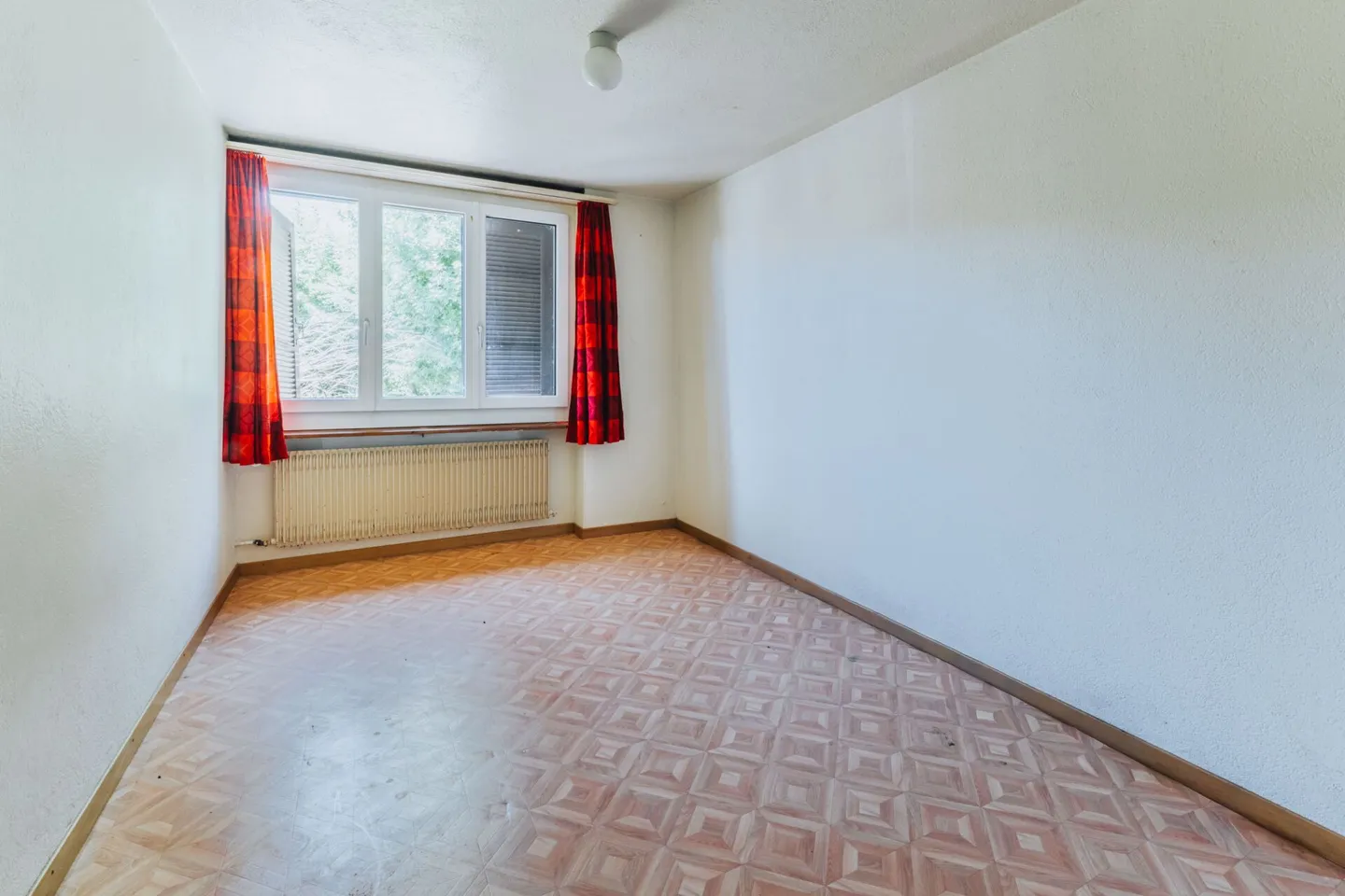 Charming single-family house with garden and lots of potential in Melchnau - Photo 11 of 17