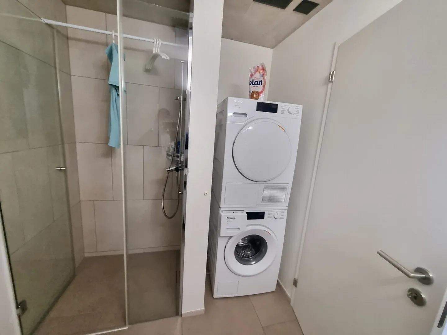Stylische Neubauwohnung in zentraler Lage - Foto 9 von 10