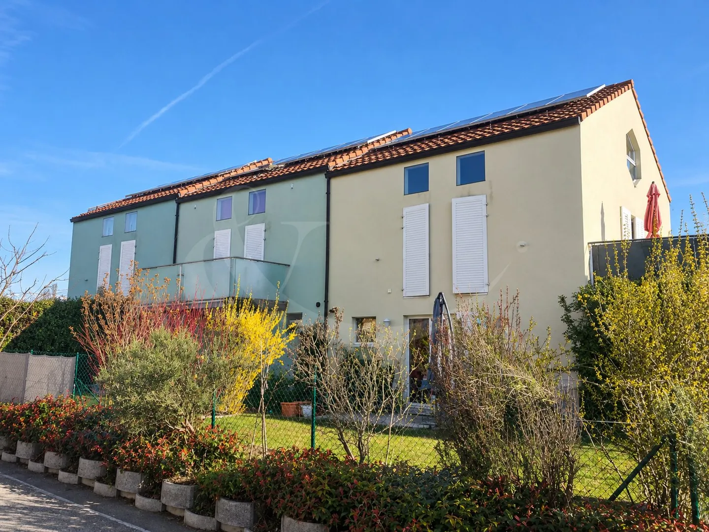 Zeitgenössische Doppelvilla in Avusy - Foto 2 von 9