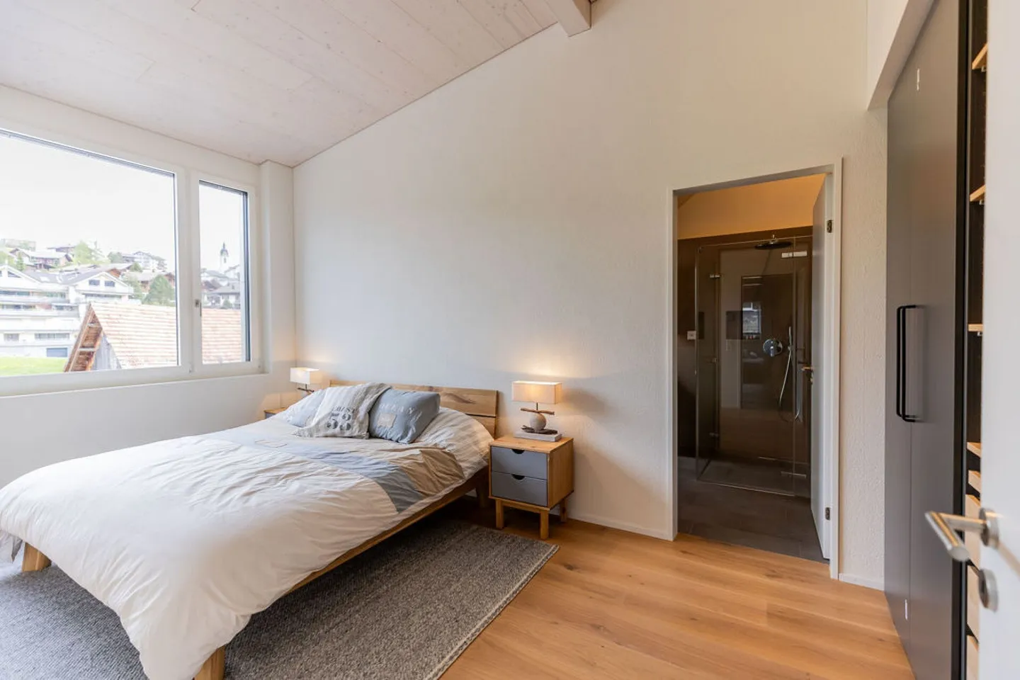 Exclusive 4.5 Room New Apartment with Gallery! - Photo 10 of 18