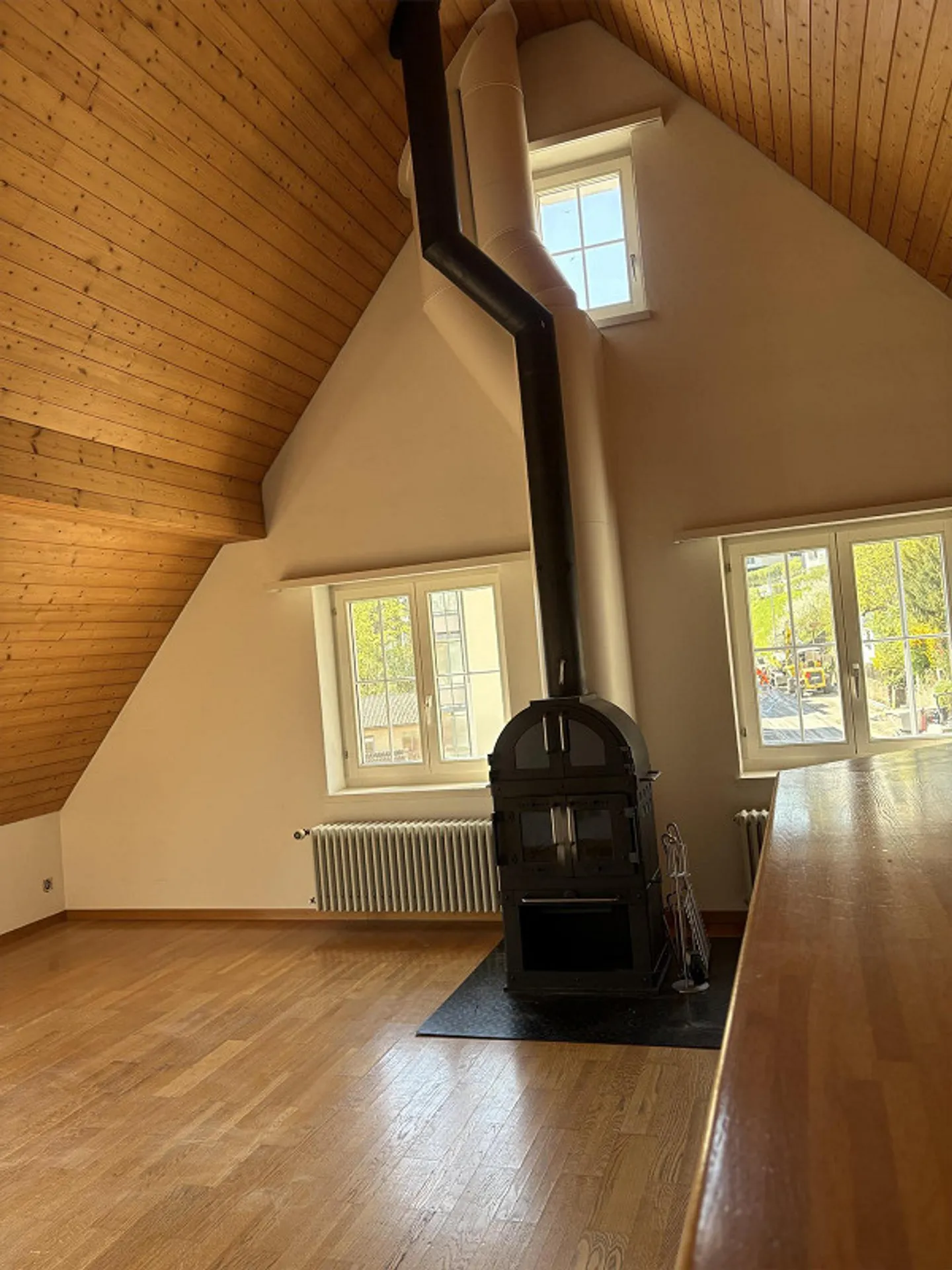 Appartement sous les combles lumineux, charmant et rénové de 5 1/2 pièces - Photo 1 sur 22