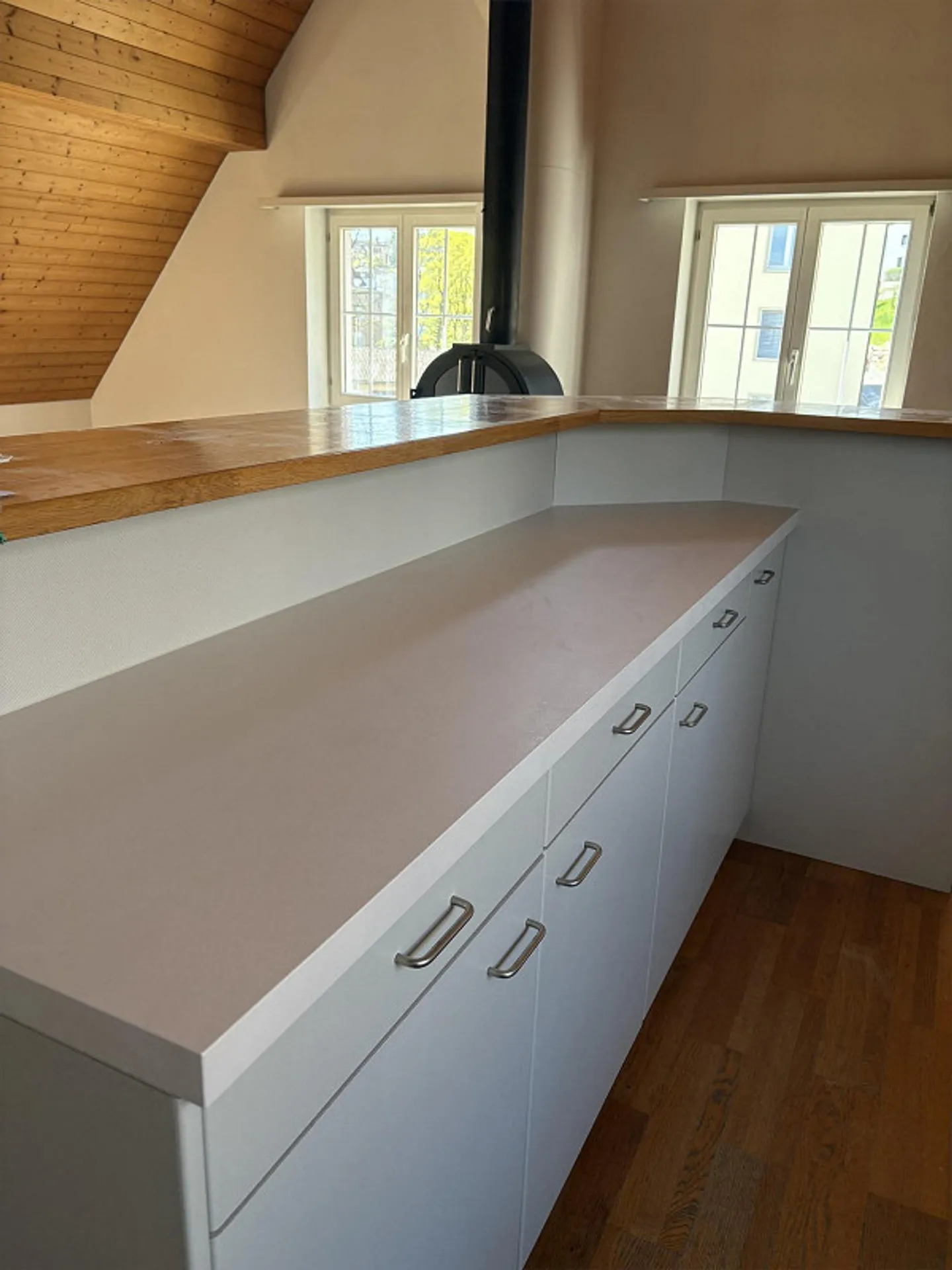 Appartement sous les combles lumineux, charmant et rénové de 5 1/2 pièces - Photo 2 sur 22