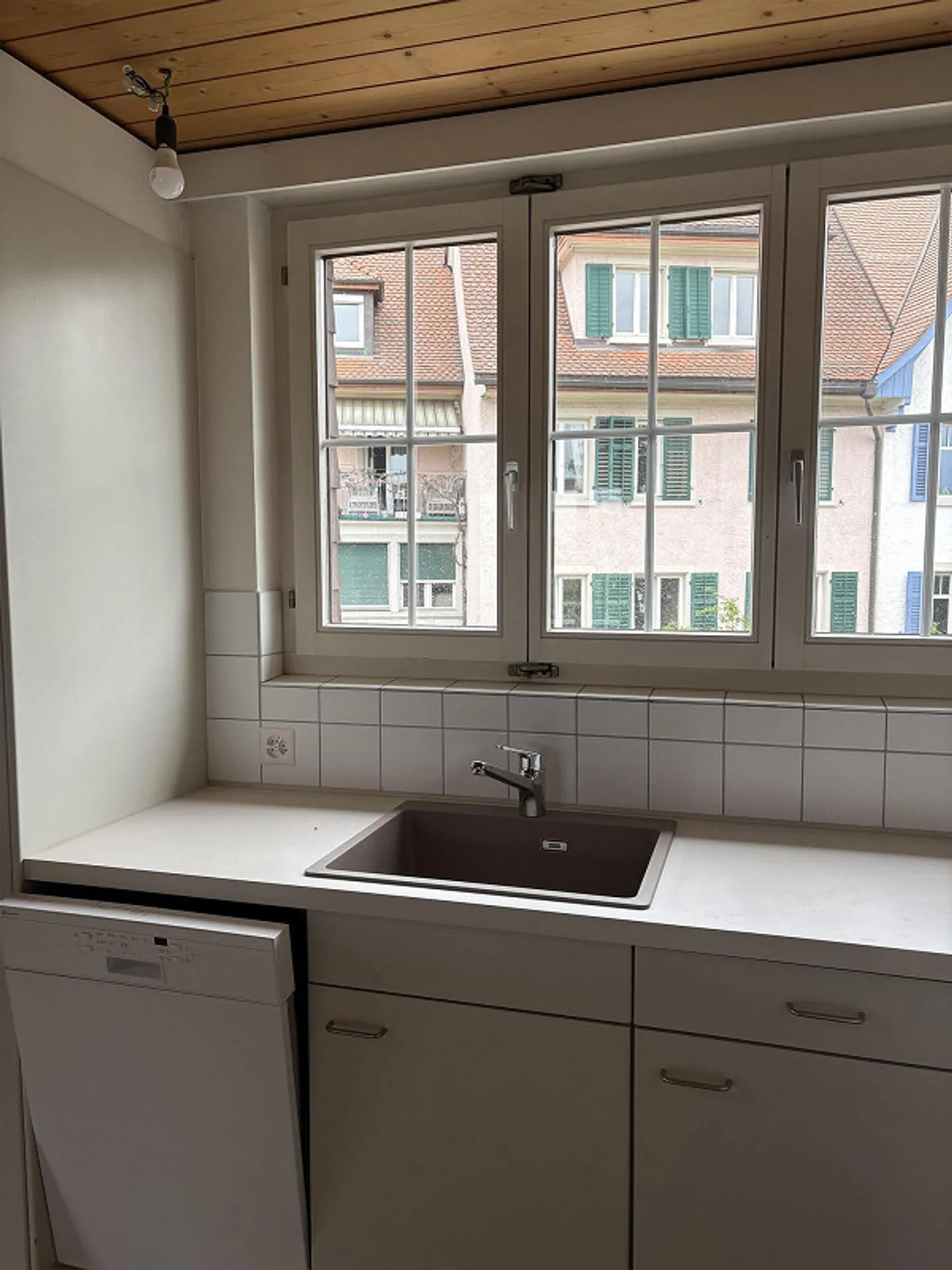 Appartement sous les combles lumineux, charmant et rénové de 5 1/2 pièces - Photo 4 sur 22