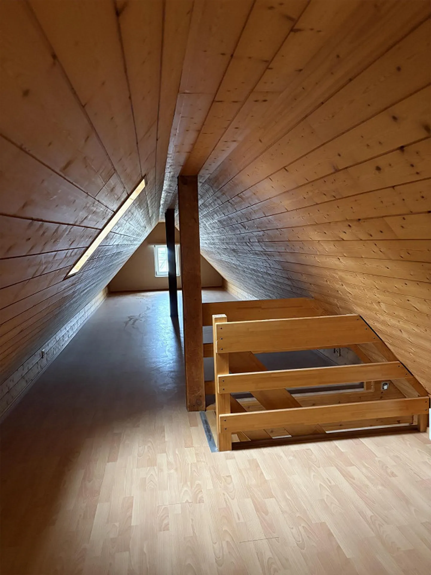 Appartement sous les combles lumineux, charmant et rénové de 5 1/2 pièces - Photo 5 sur 22