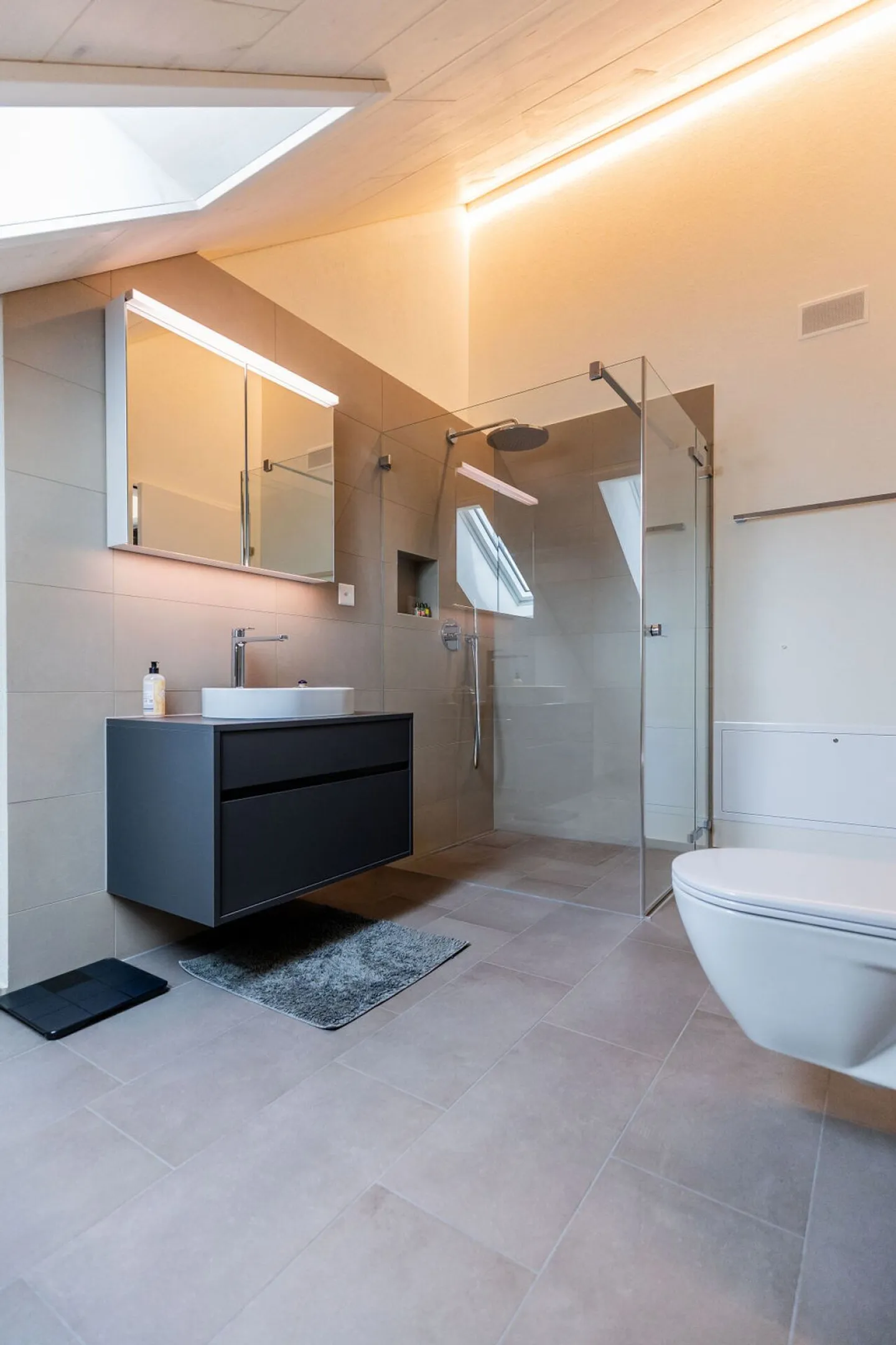 Exclusive 4.5 Room New Apartment with Gallery! - Photo 14 of 18