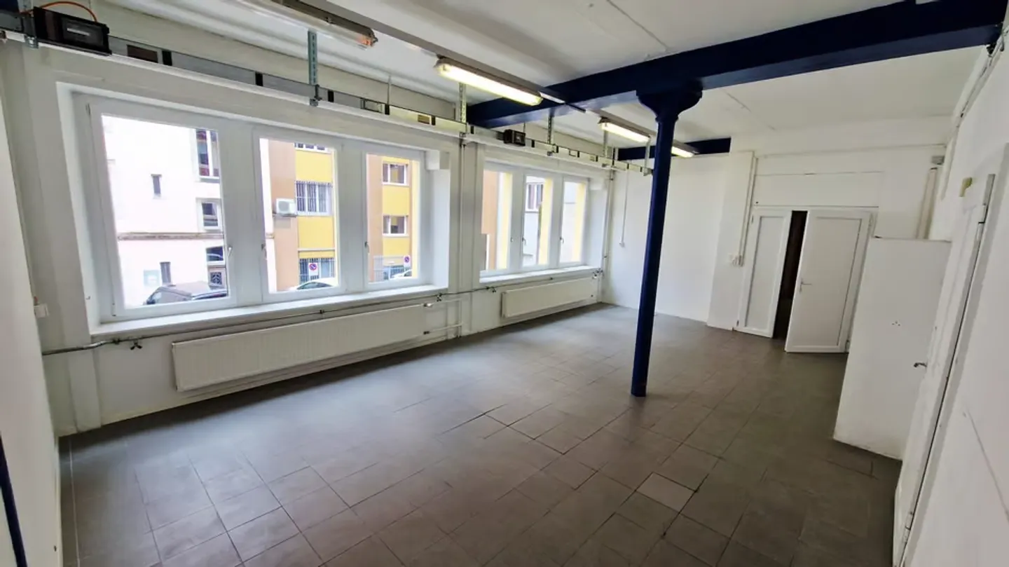 Industrial space / workshop for rent - Rue de la Serre, La Chaux-de-Fonds - Photo 2 of 6
