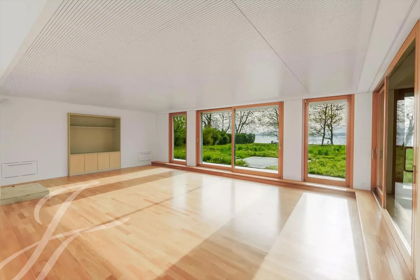 Wasserfront-Villa mit 7'585m2 Grundstück - Foto 8 von 11