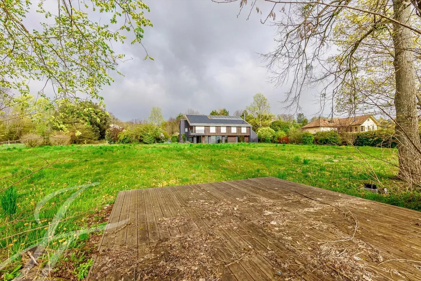 Wasserfront-Villa mit 7'585m2 Grundstück - Foto 4 von 11