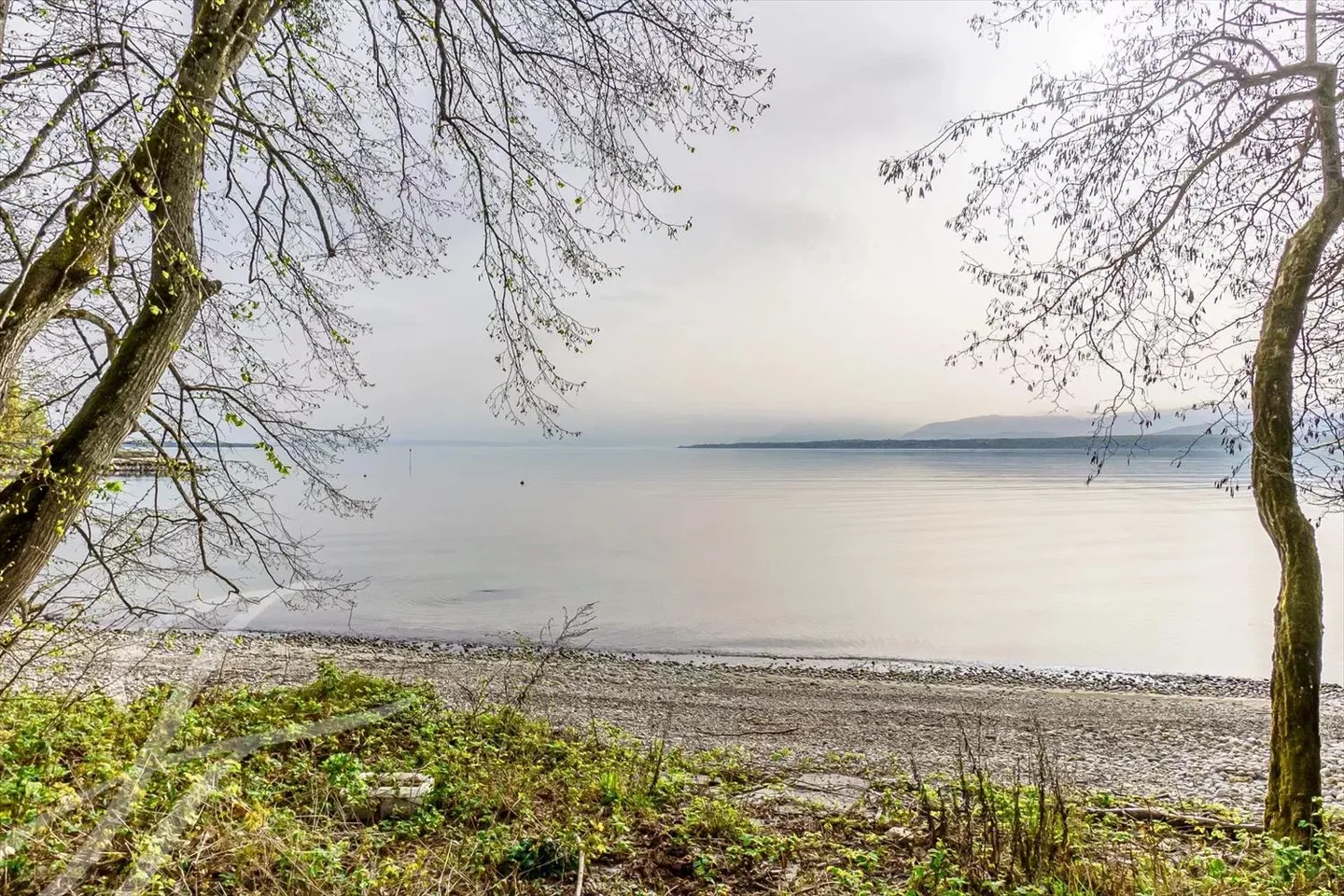 Wasserfront-Villa mit 7'585m2 Grundstück - Foto 5 von 11