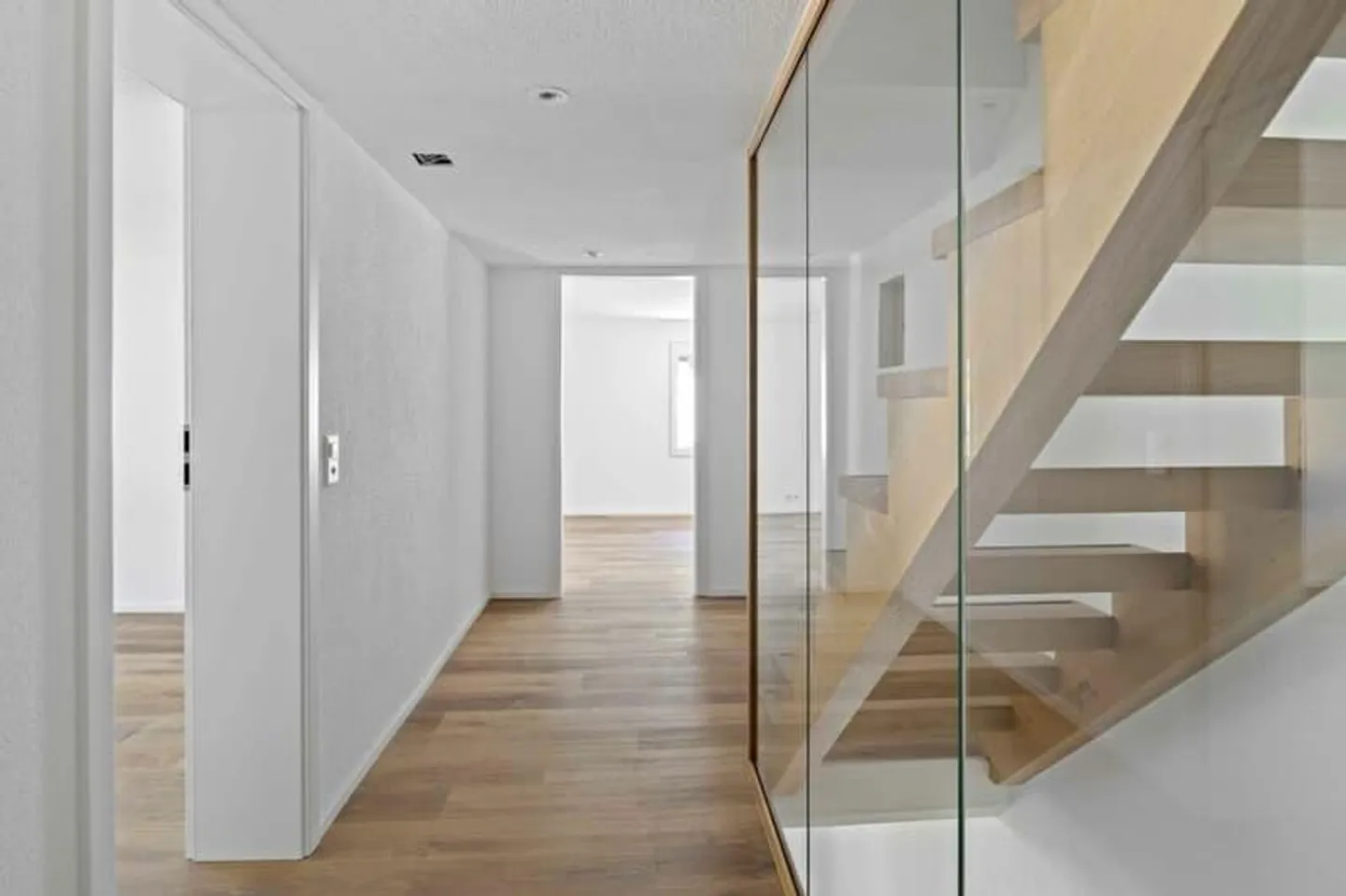 Charming 4.5-Room Semi-Detached House in Wohlen (AG) for Rent - Photo 8 of 10