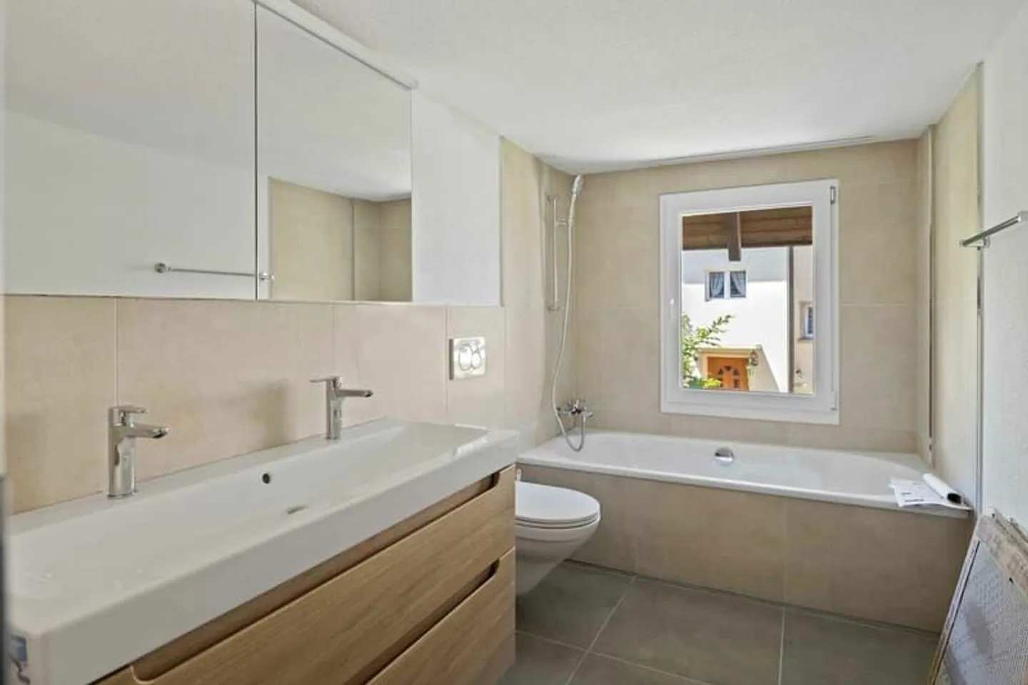 Charming 4.5-Room Semi-Detached House in Wohlen (AG) for Rent - Photo 9 of 10