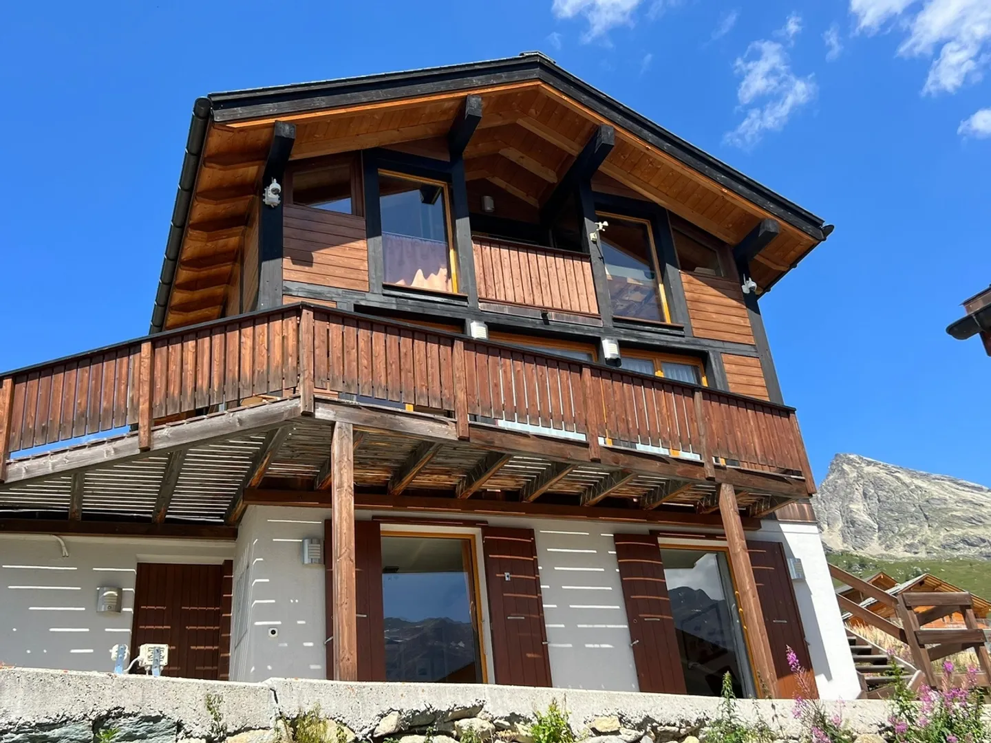 Chalet esclusivo di 5,5 stanze in una posizione tranquilla a Wiler - Foto 2 di 13