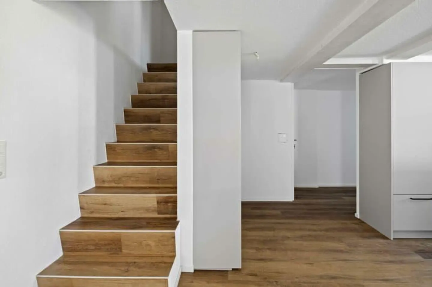 Charming 4.5-Room Semi-Detached House in Wohlen (AG) for Rent - Photo 4 of 10