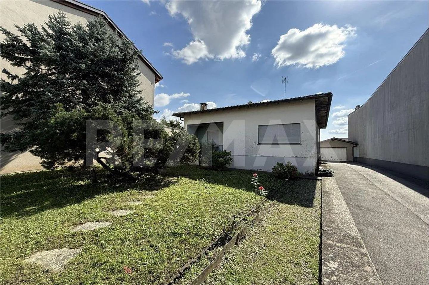 House to renovate with garden in Genestrerio (Mendrisio) - Photo 2 of 5