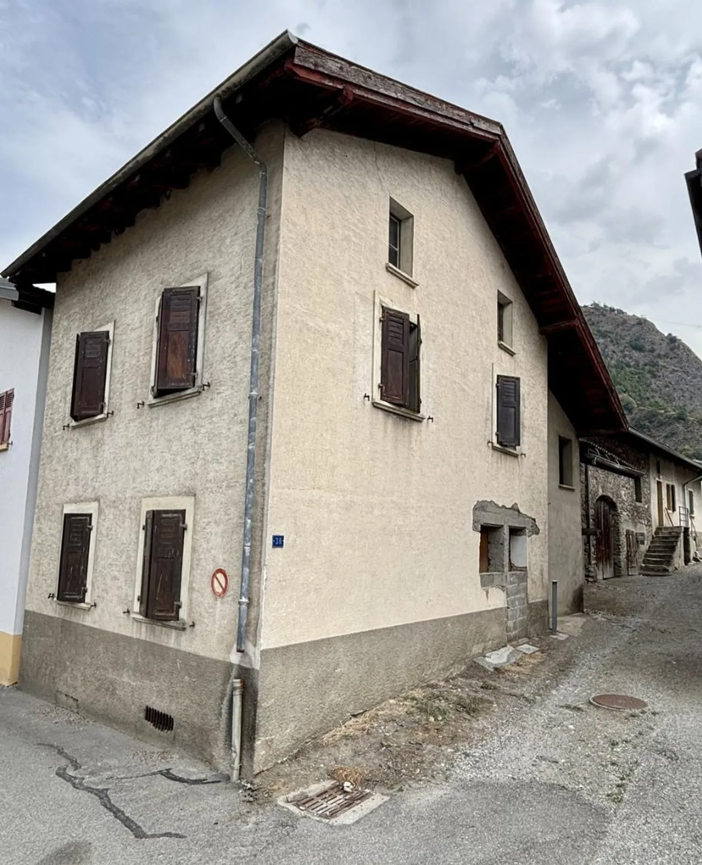 6003M-Riddes. Village house with great renovation potential - Photo 3 of 11