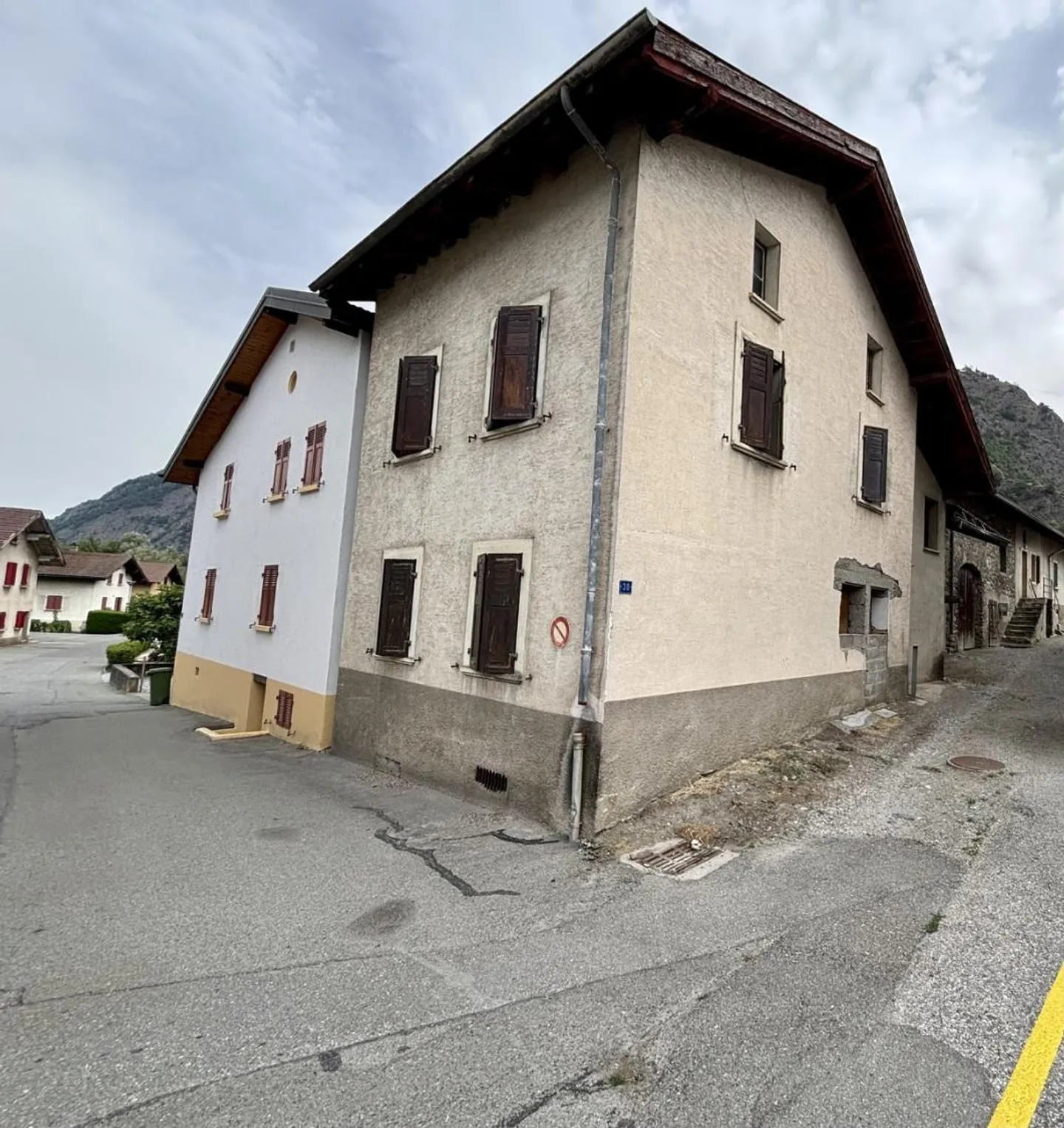 6003M-Riddes. Village house with great renovation potential - Photo 2 of 11