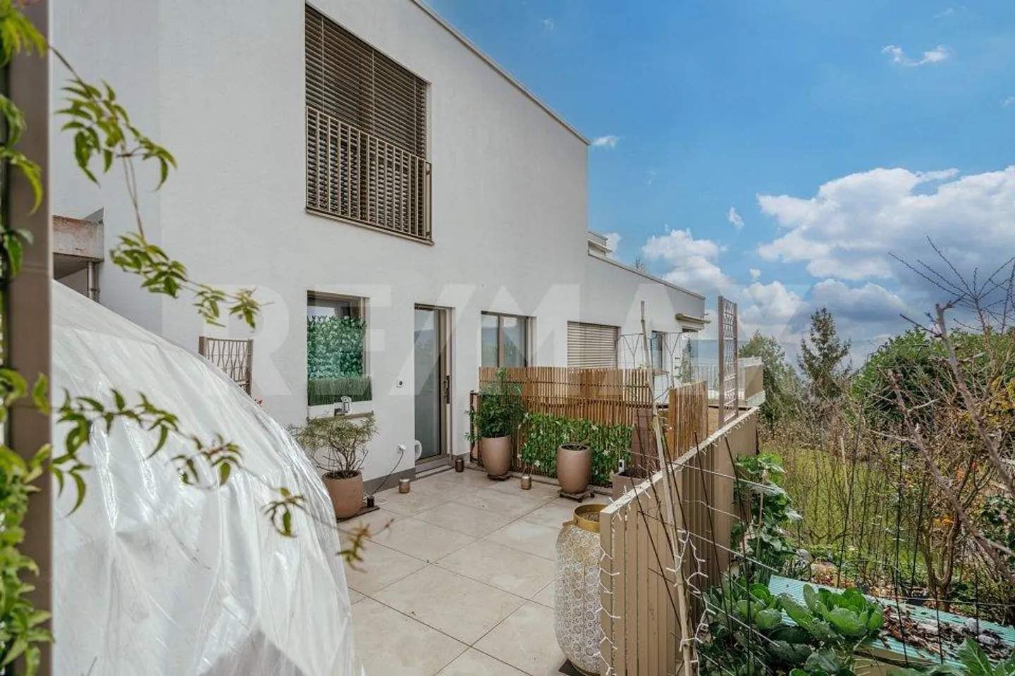 Vivere con vista panoramica: 3 camere, giardino d'inverno, balcone e patio - Foto 12 di 13