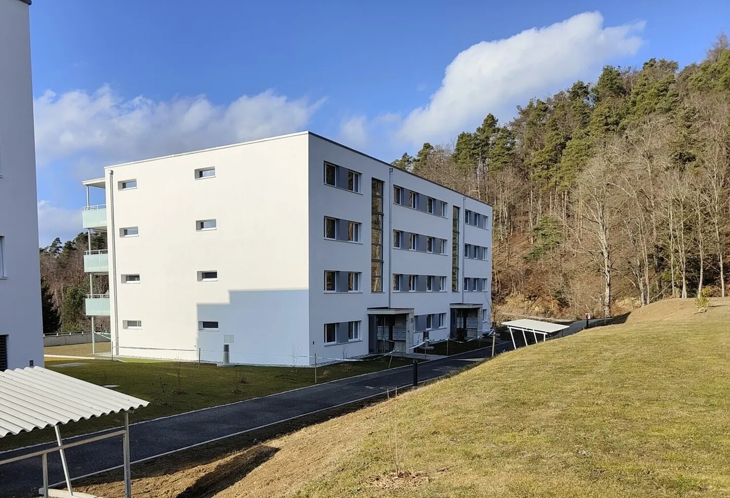 Ampio appartamento di 3,5 locali di 88m2 in un edificio recente - Foto 1 di 12