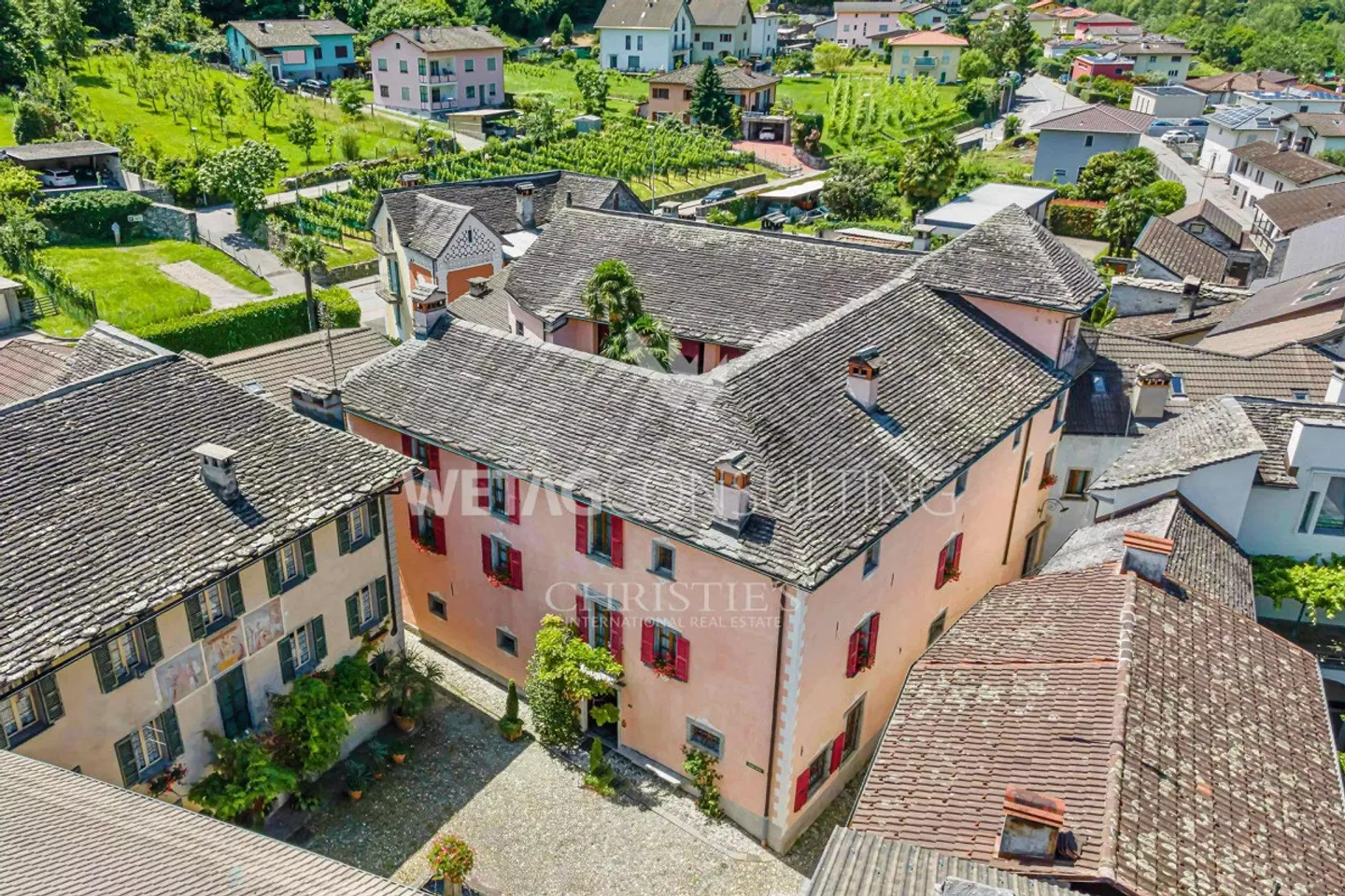 Lago Maggiore : Impressionnante villa historique à vendre à Golino - Photo 1 sur 13