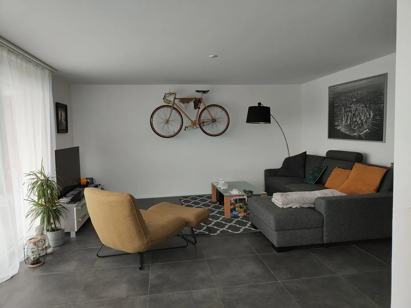 Ampio appartamento di 3,5 locali di 88m2 in un edificio recente - Foto 3 di 12