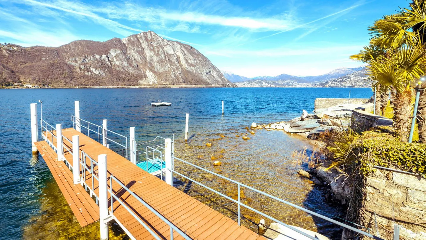 Modern Penthouse with Lake View - Photo 9 of 9