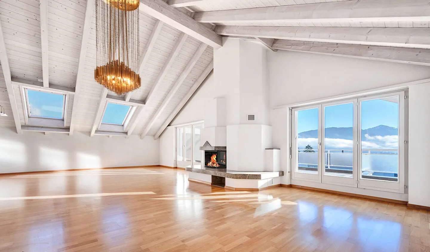 Ampio appartamento attico di 7,5 locali con bella vista lontana - Foto 2 di 8