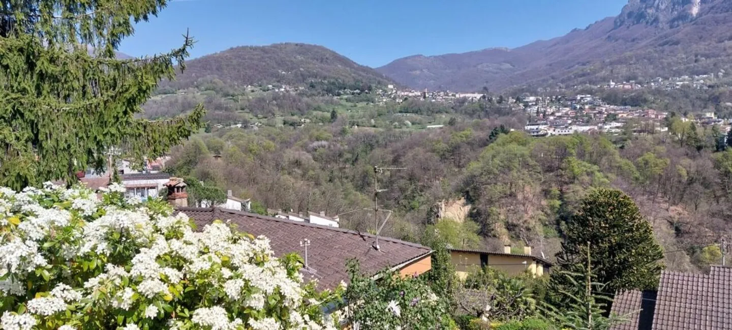 Vendesi interessante casa indipendente con ascensore e grottino. - Foto 8 di 16