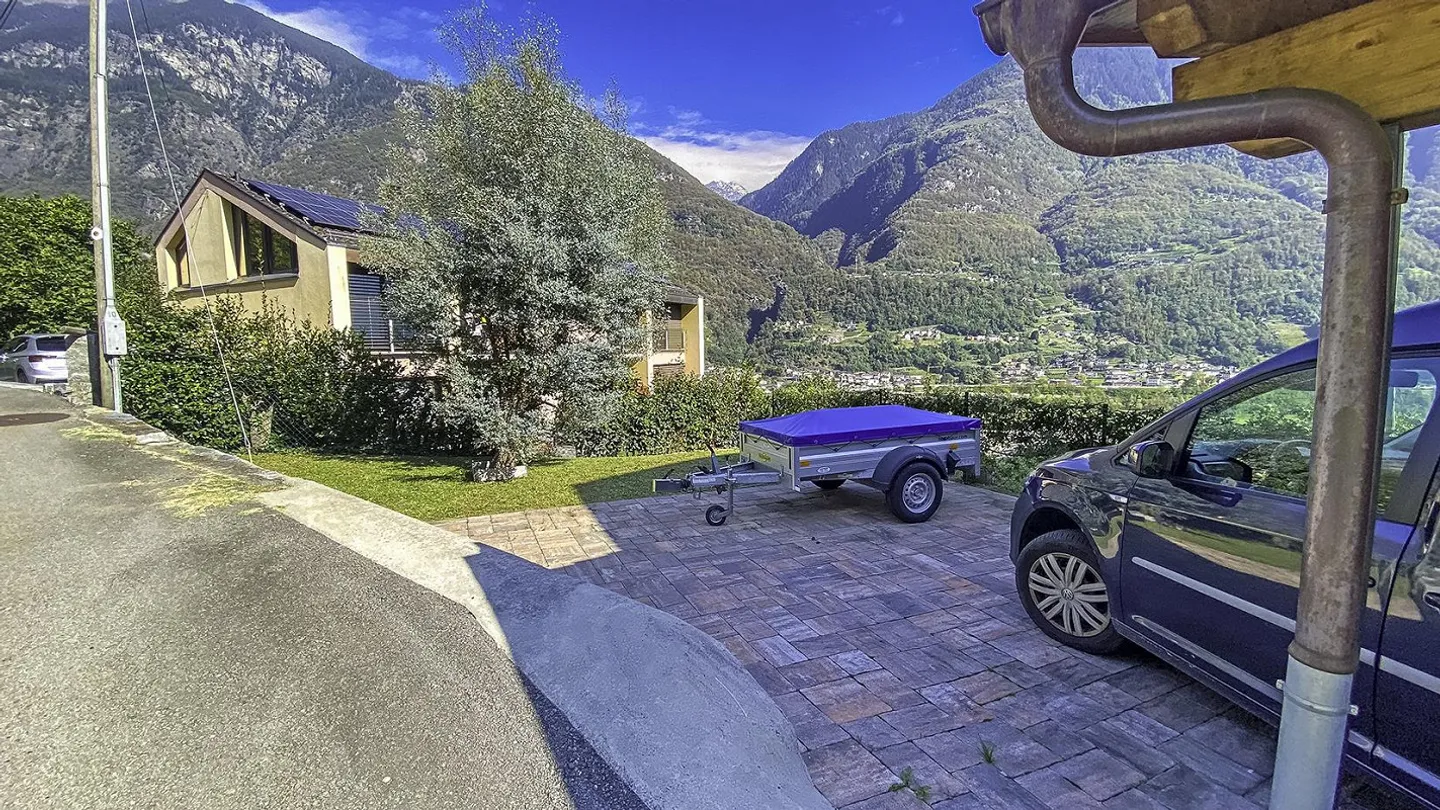 Val di Blenio - Casa unifamiliare con giardino e parcheggio, soleggiat - Foto 2 di 23