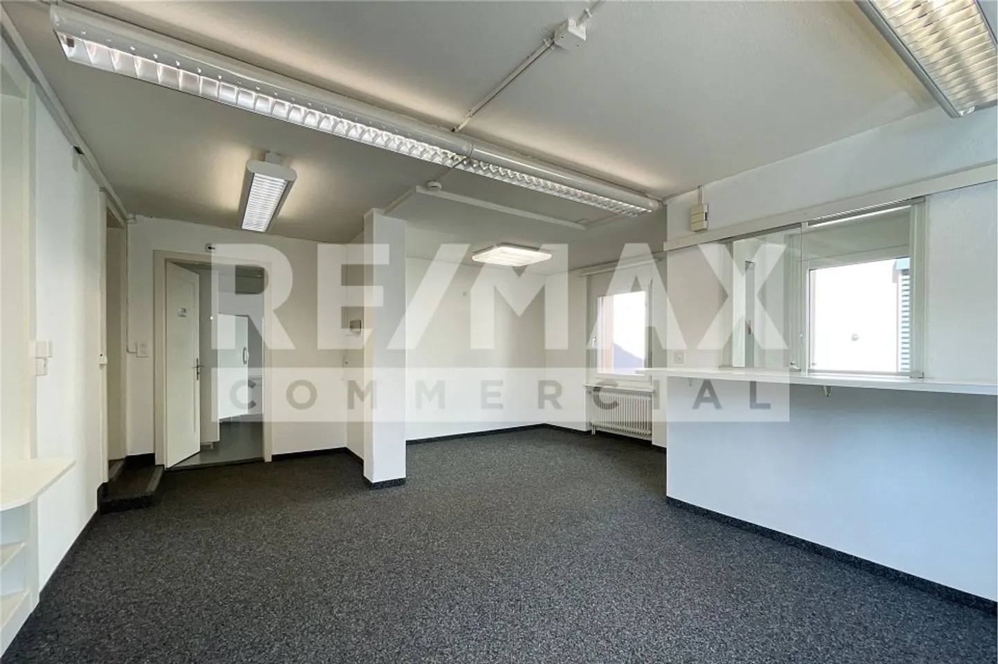 Espace de bureau de 275 m² près de la gare de Wildegg - Photo 2 sur 11