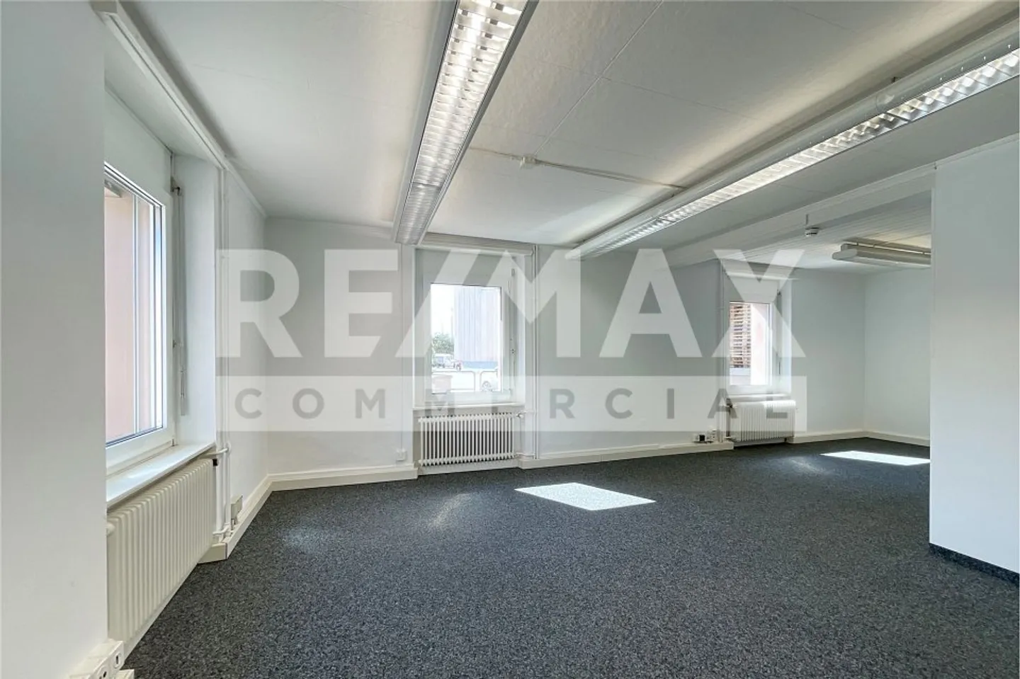 Espace de bureau de 275 m² près de la gare de Wildegg - Photo 6 sur 11