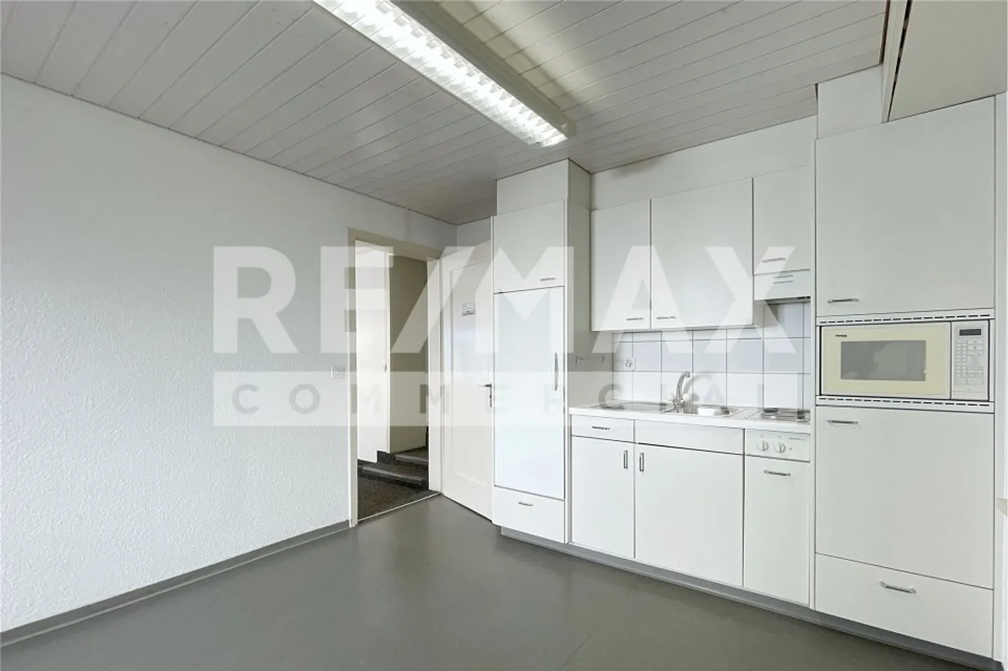 Espace de bureau de 275 m² près de la gare de Wildegg - Photo 4 sur 11