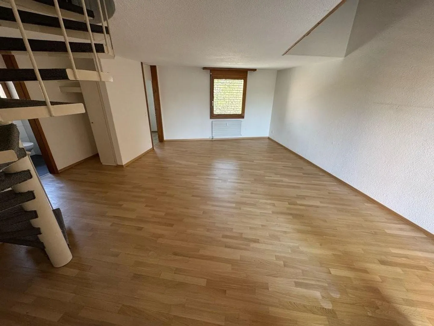 Helle 5.5-Zimmer-Maisonette-Wohnung mit Balkon - Foto 2 von 12