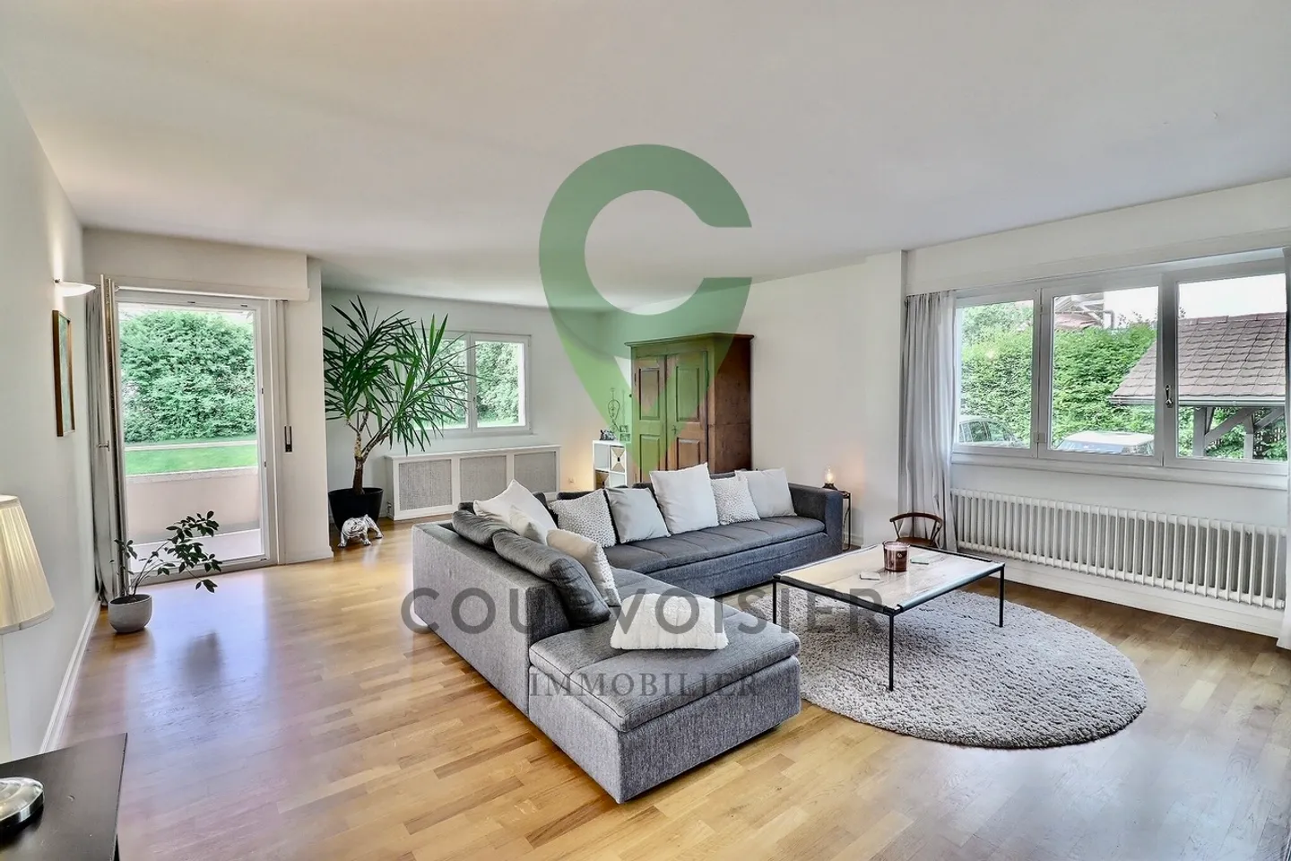 Maison familiale élégante avec piscine - Photo 3 sur 13