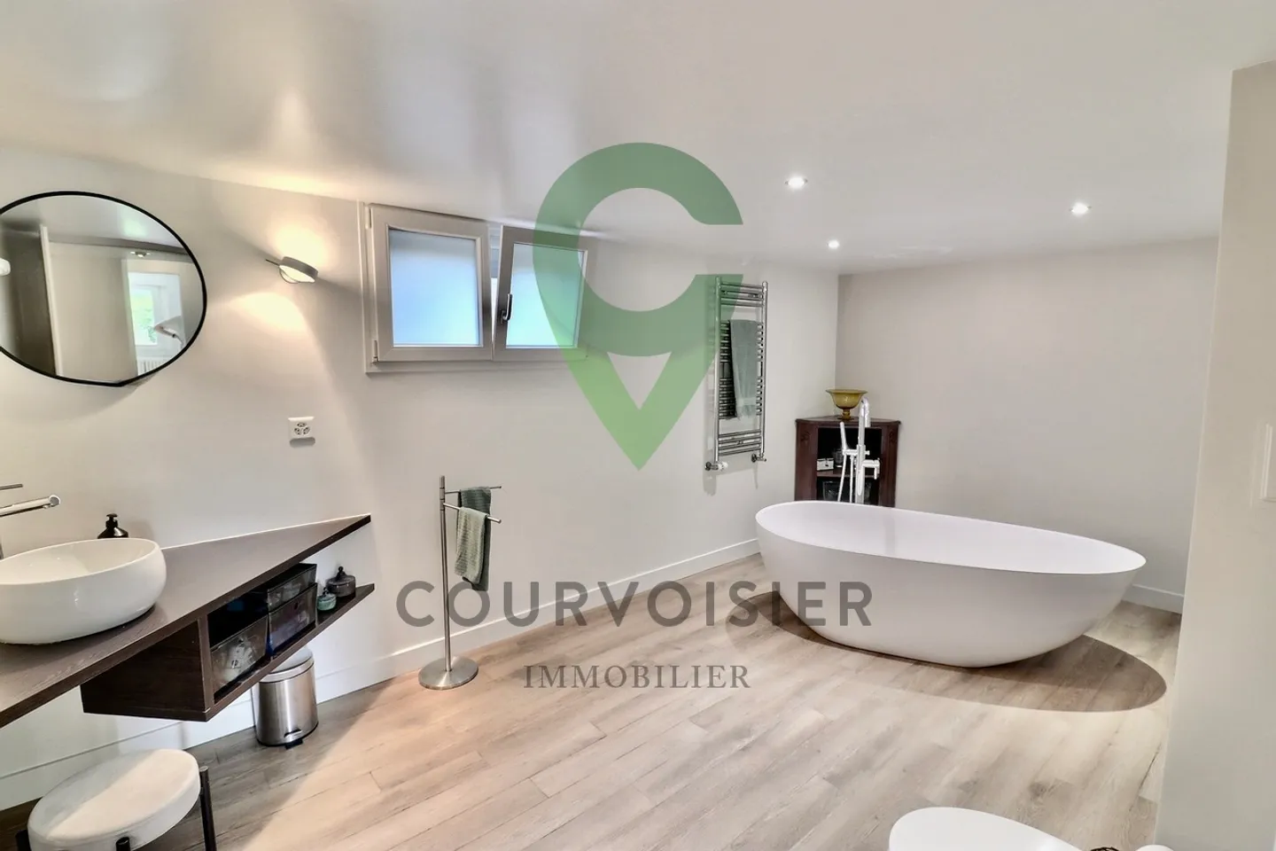 Maison familiale élégante avec piscine - Photo 6 sur 13