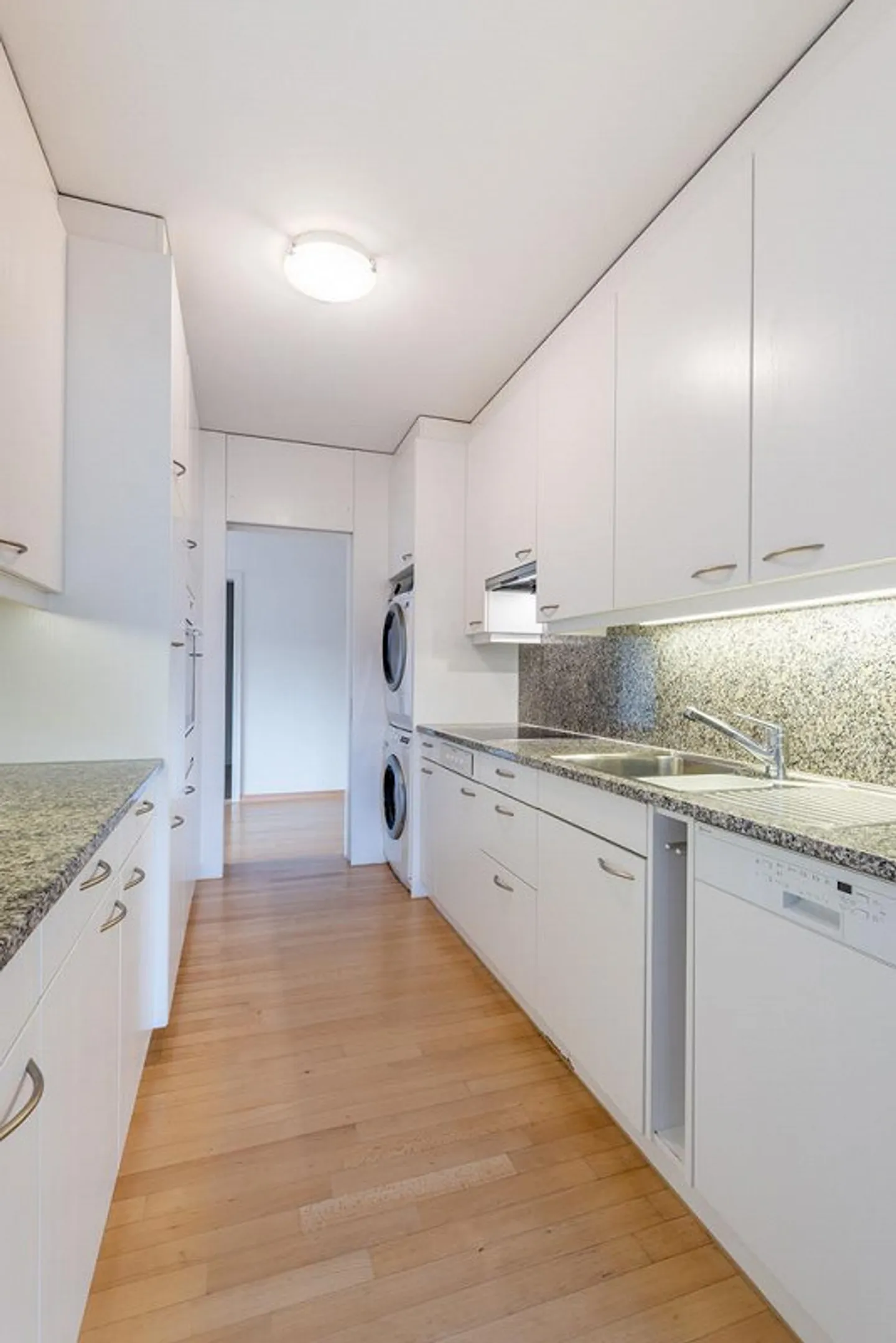 LOUER SANS CAUTION - Grand logement dans un emplacement central - Photo 3 sur 9