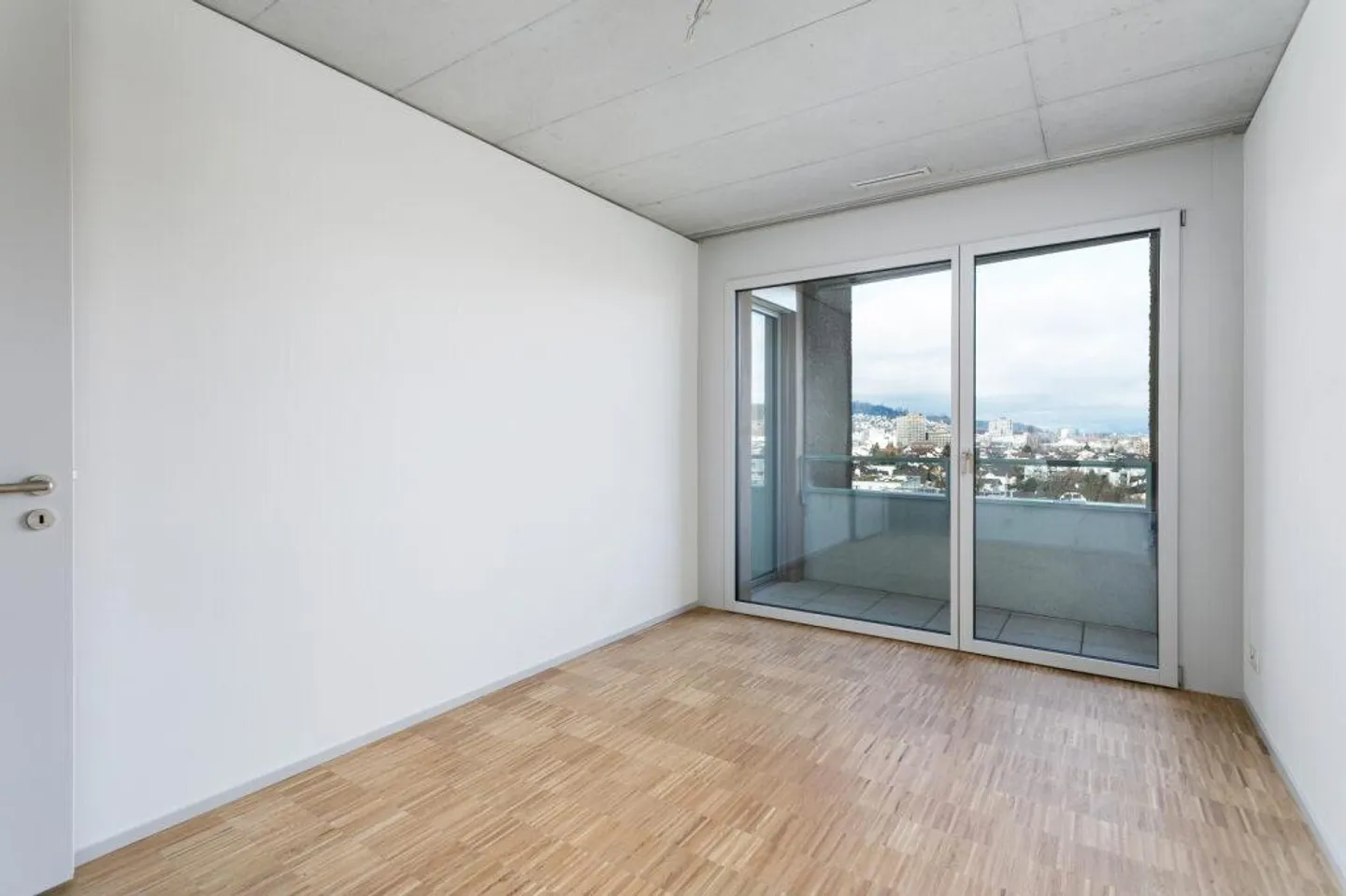 Sentiment moderne de gratte-ciel dans le meilleur emplacement - Photo 5 sur 10